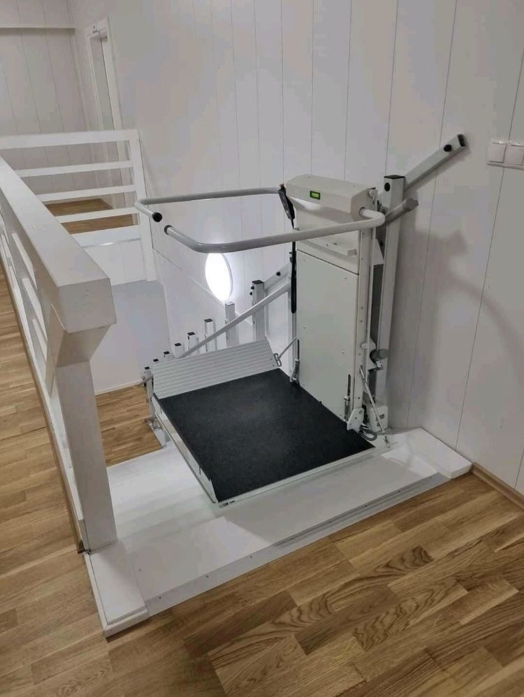 Scaun lift (platforma) pentru persoane cu dizabilitati