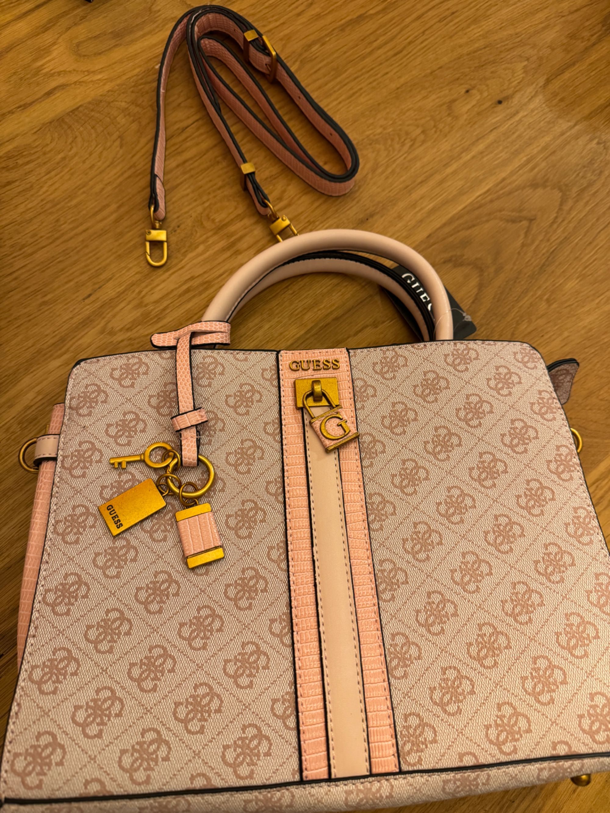 Guess нови оригинални чанти чанта с опаковка