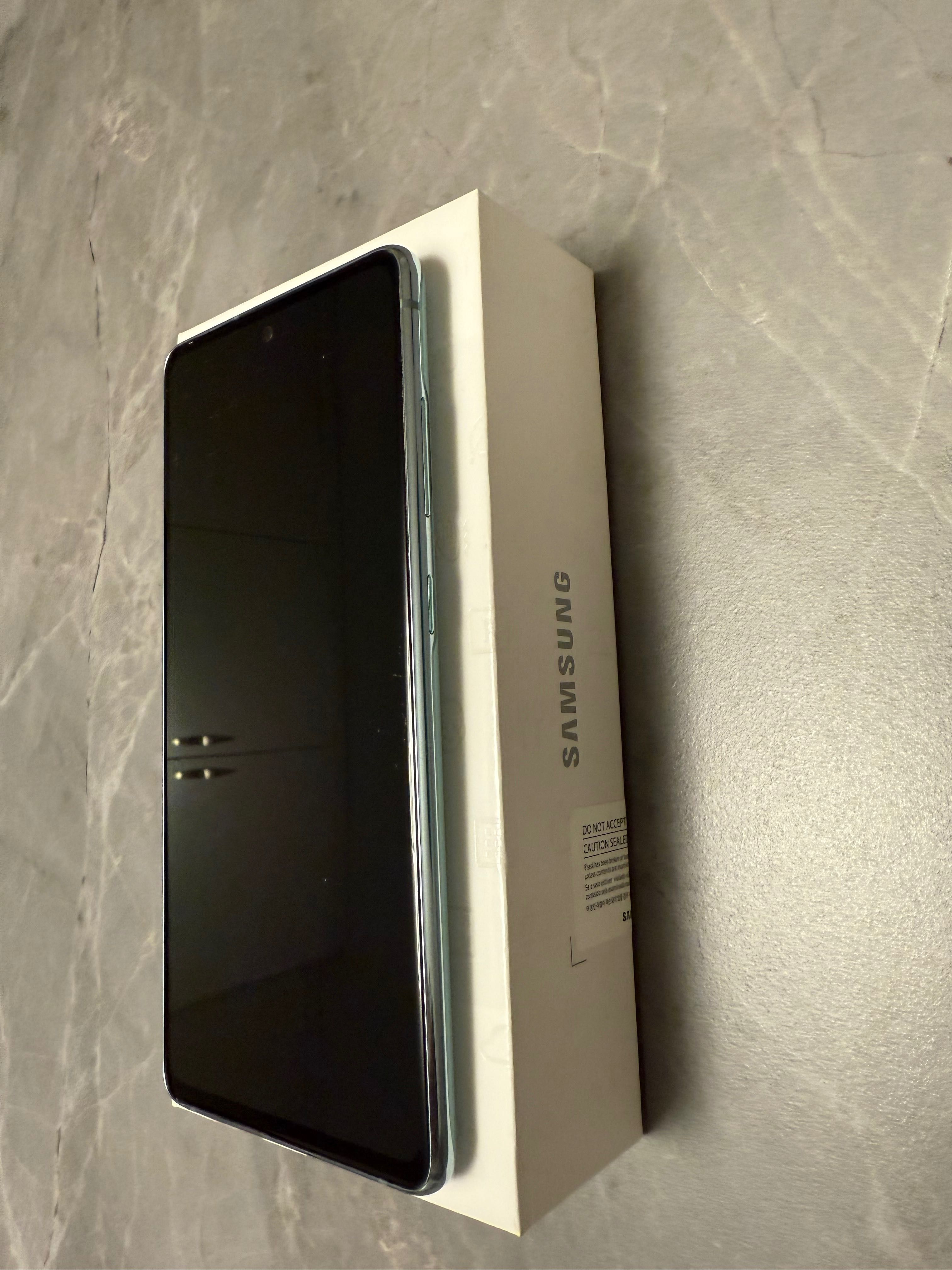 Samsung S20FE отличен