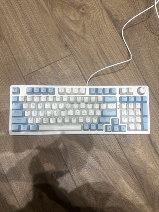 Механическая клавиатура Zifriend KA981 с обновлёнными чёрными свитчами