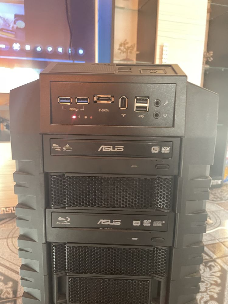 Геймърски компютър ASUS