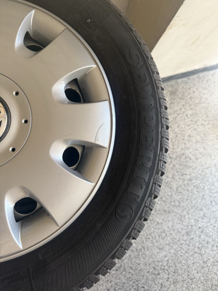 Джанти с гуми Semperit 195/65R15 + оригинални тасове