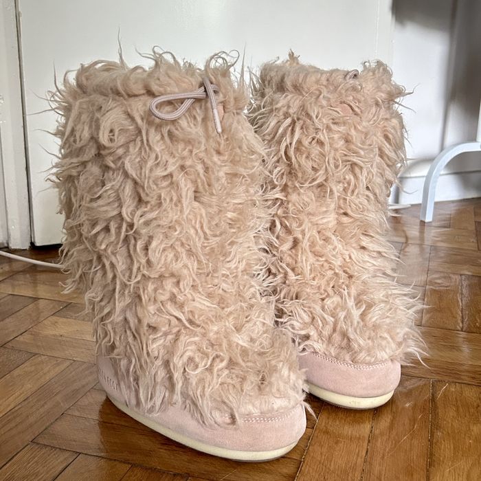 Icon Yeti pale-pink faux-fur boots