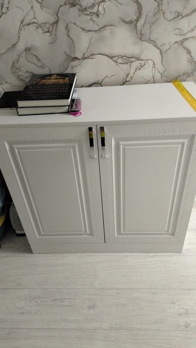 Продам 2 белые тумбочки