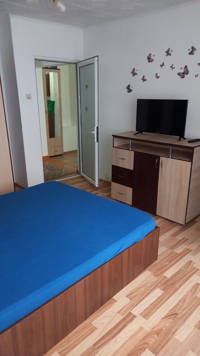 Închiriez garsoniera