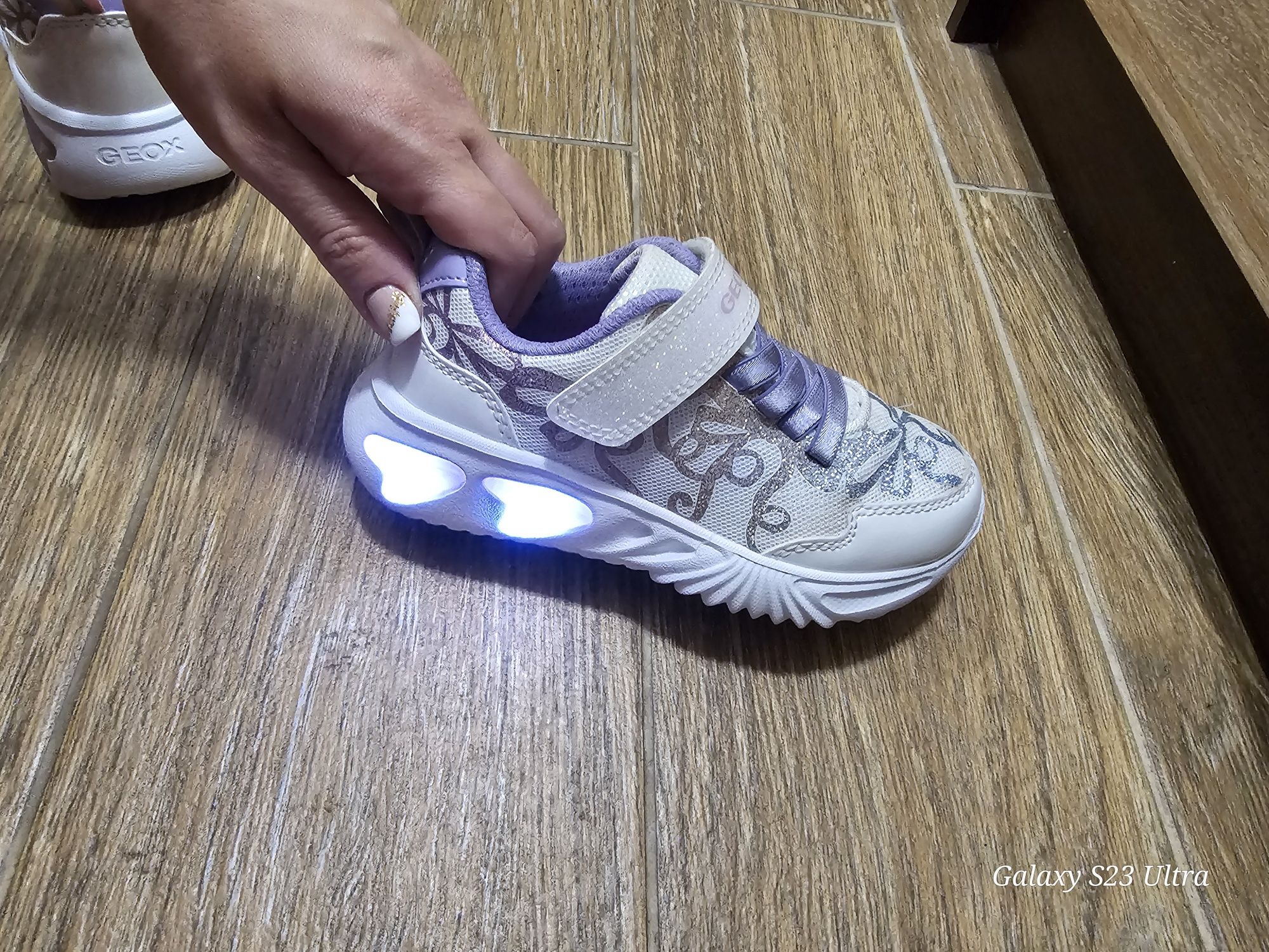 Детски маратонки Geox Lights