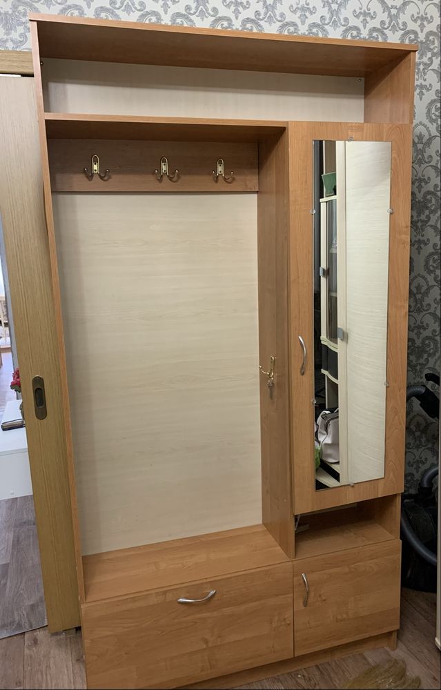 Продам шкаф в прихожую
