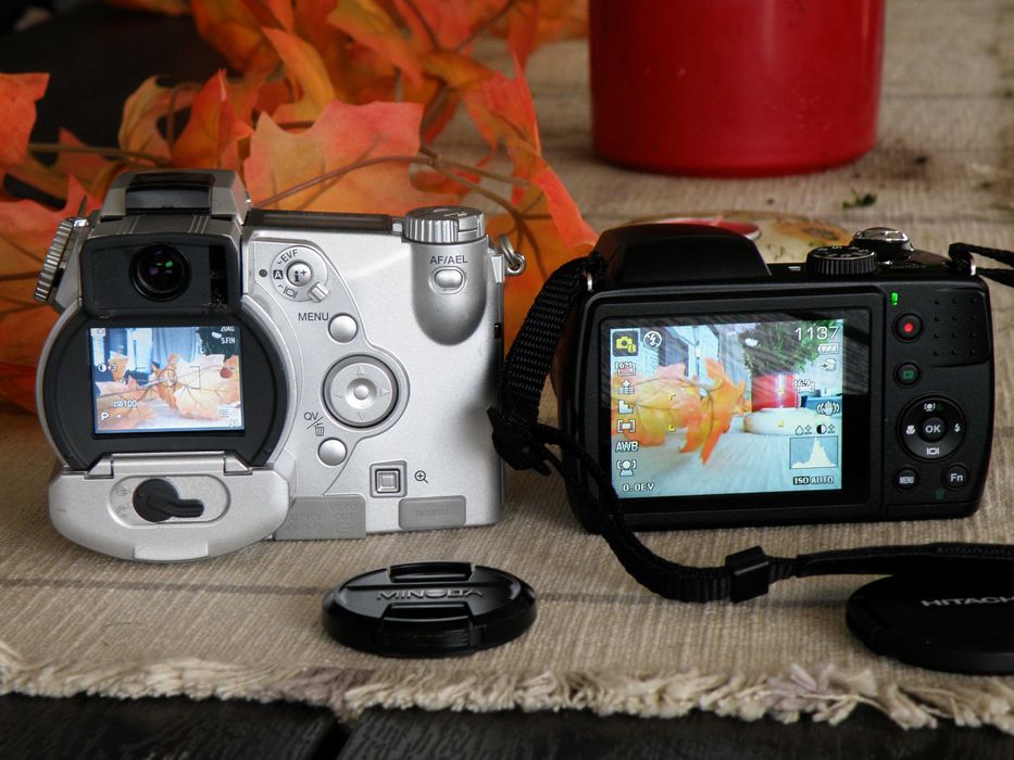 Foto Minolta Dimage 5 + Hitachi HBC 1600E