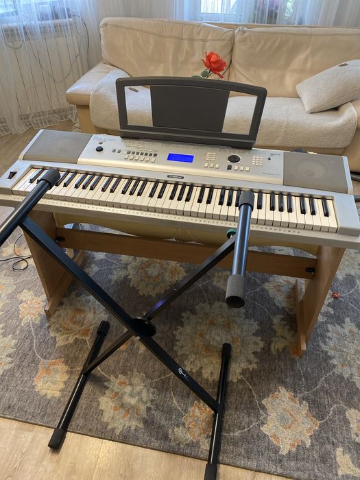 Vand pian yamaha grandportable DGX-230