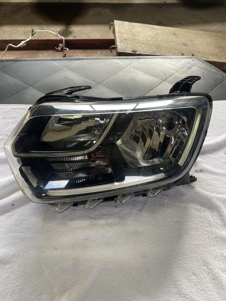 Far stanga dacia duster 2 halogen led 2017,2018,2019,2020