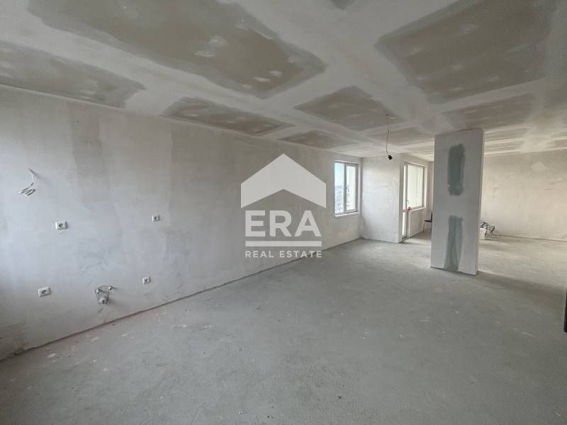 Продава се Четиристаен апартамент в Варна, м-т Кочмар - 194 кв.м за 1341 €/кв.м - Снимка #1