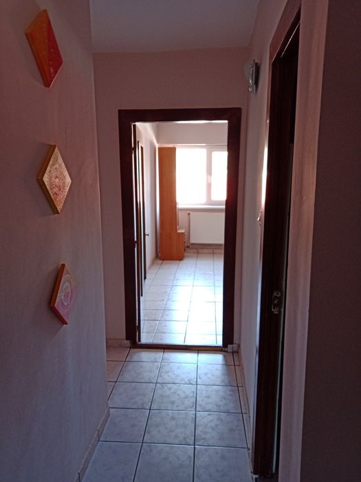 Apartament cu 3 camere de închiriat