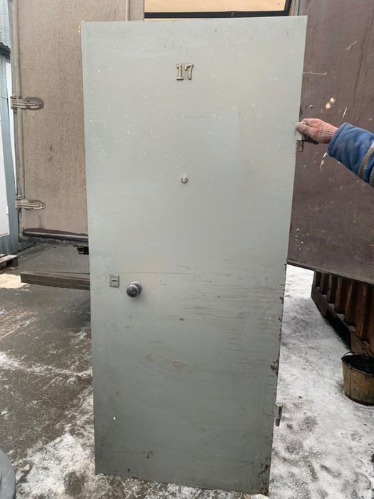 Продам входную дверь