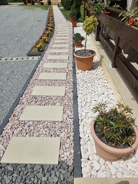 Pietris ornamental marmura piatra rotunjita decorativa gradina alba
