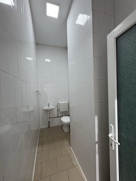 Închiriez spațiu comercial