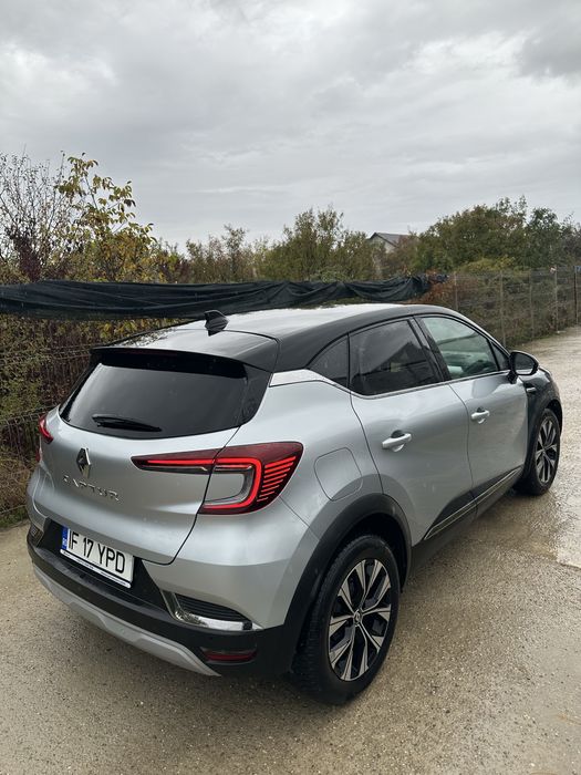 Renault Captur 2023 1.4 BENZINA HYBRID AUTOMAT usor avariat / lovit