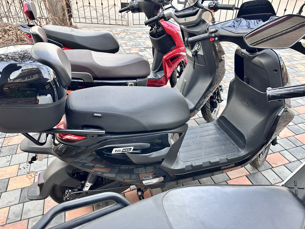 Продам электроскутор как на фото фирменые