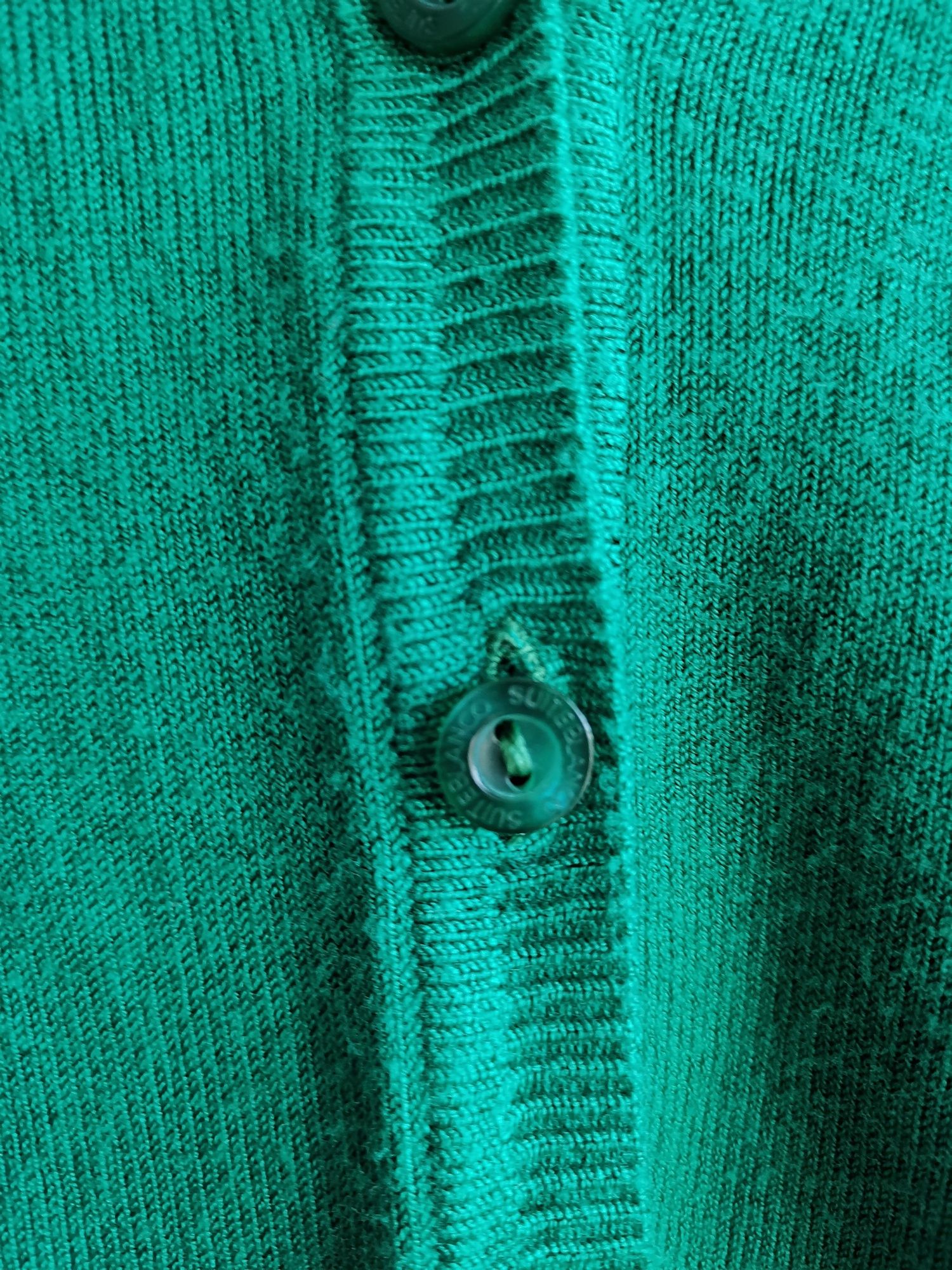 Pulover verde cu nasturi
