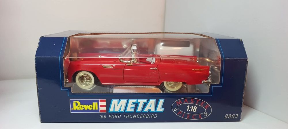 Machetă Ford Thunderbird 1/18 Revell