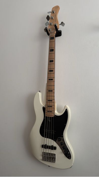 Chitara bas Sire Marcus Miller V7