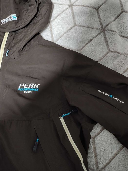 Яке Peak Performance Black Light Gore-Tex