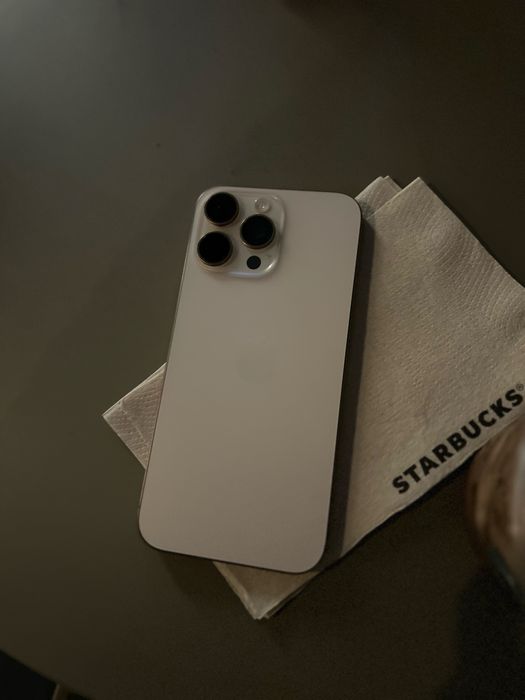iPhone 16 Pro Max, 256, Desert Titanium înca în garanție