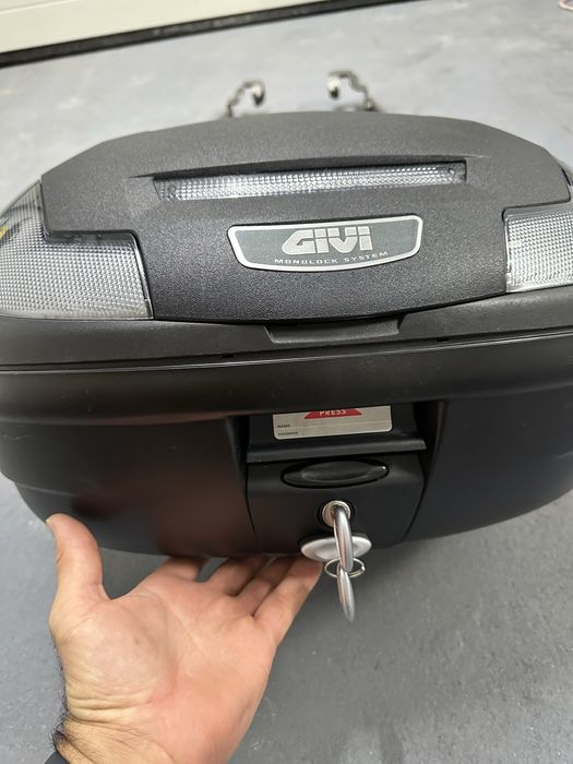 Topcase Givi, hornet PC36.