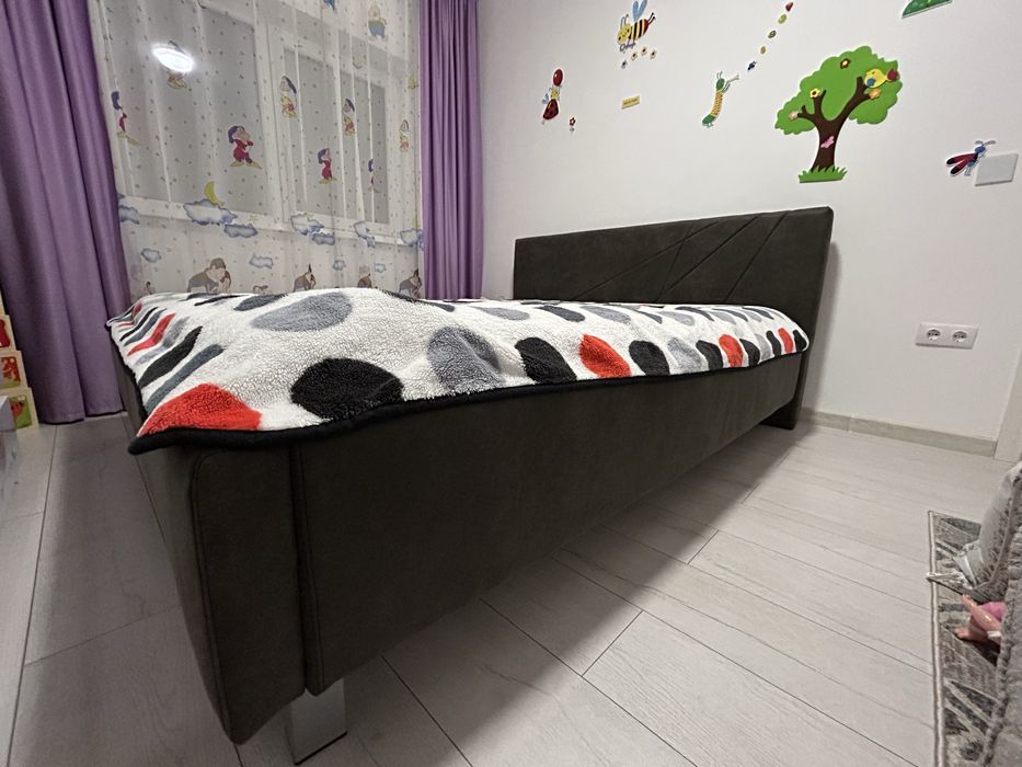 Pat dormitor, matrimonial, tapitat, gri, 200x160 cm cu saltea inclusa