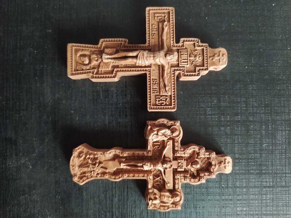 Cruci pectorale sculptate in lemn de fag Sau stejar