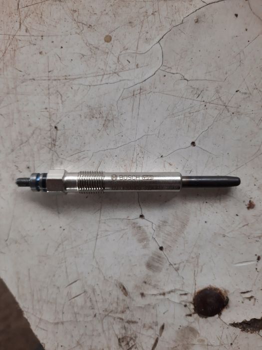 Vand 4 buji Bosch noi nefolosite pt ford.