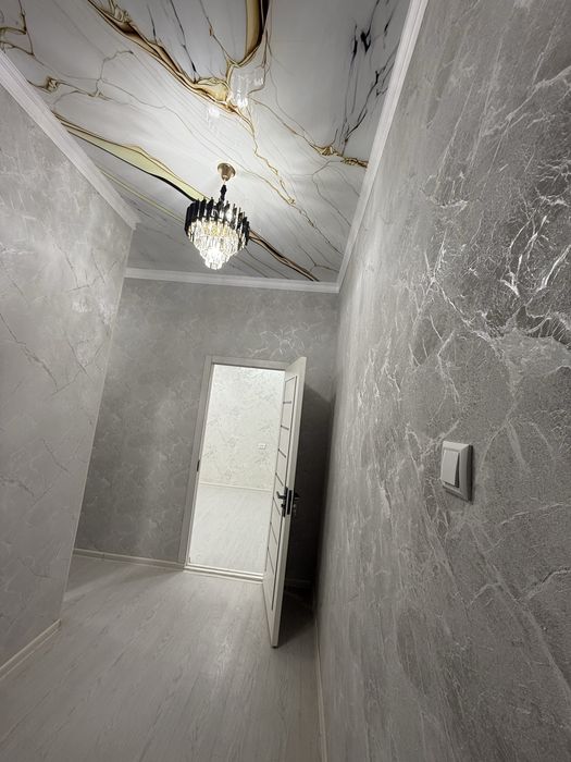 Срочно ижарага 2 хона 1-етаж пустой янги бозор жойлашган