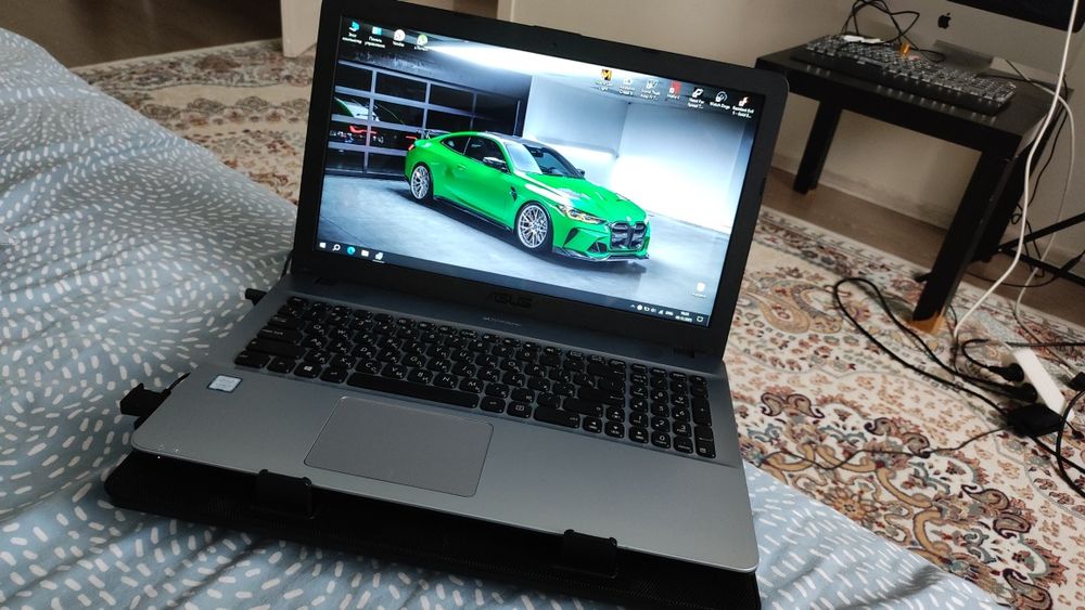 ASUS Core i3 (7поколения) много игр.