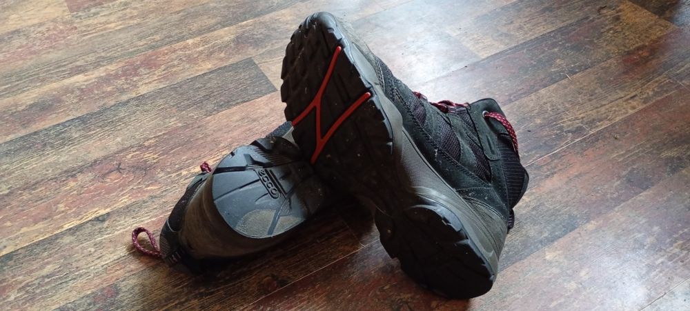 туристически  обувки  Ecco 42  номер