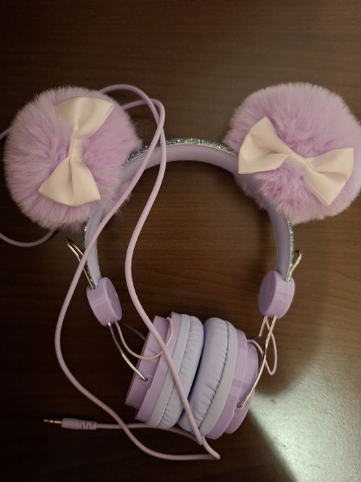 Vând casti pentru fetite