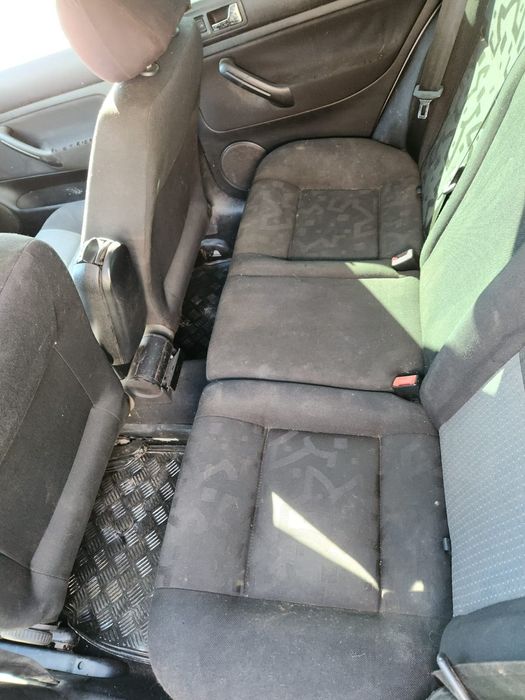 Vând Volkswagen golf