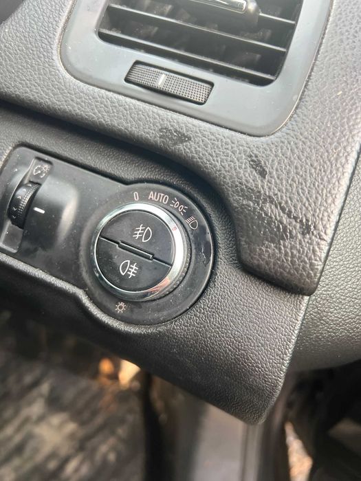 Dezmembrez opel insigni 2.0cdti cod A20DTJ cutie 6 trepte Faruri xenon