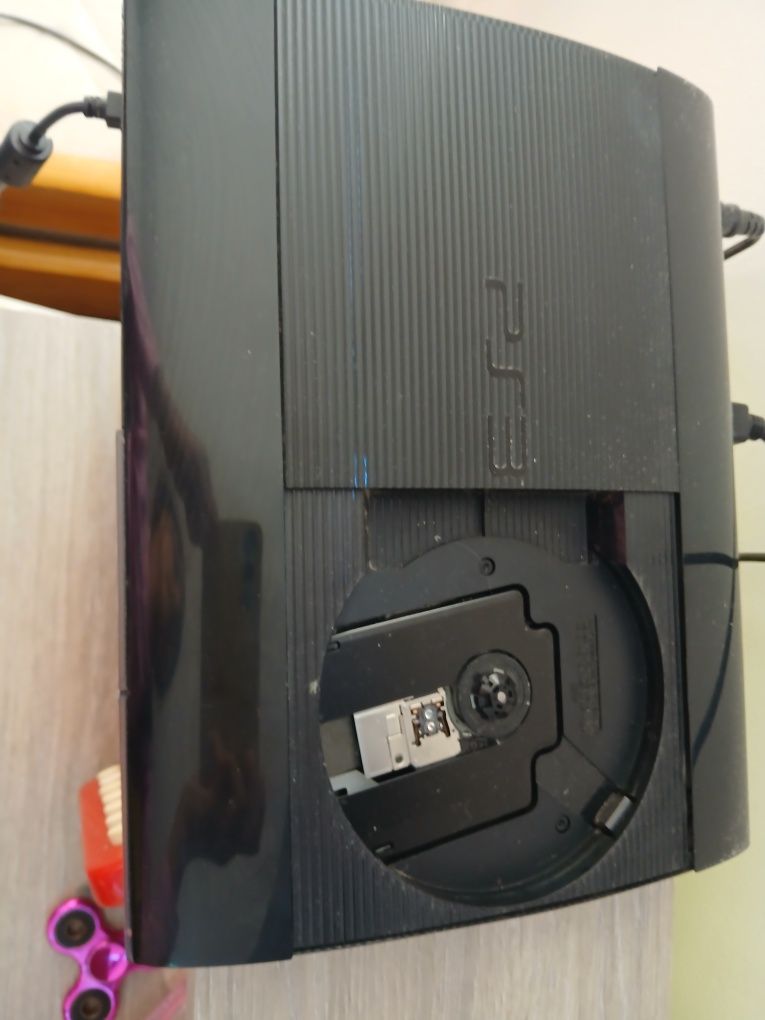 Продавам плеистеишан 3 с 12 игри