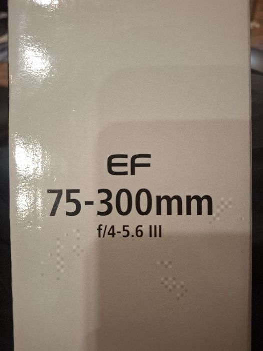 obiectiv canon EF 75-300 F/4-5.6 III
