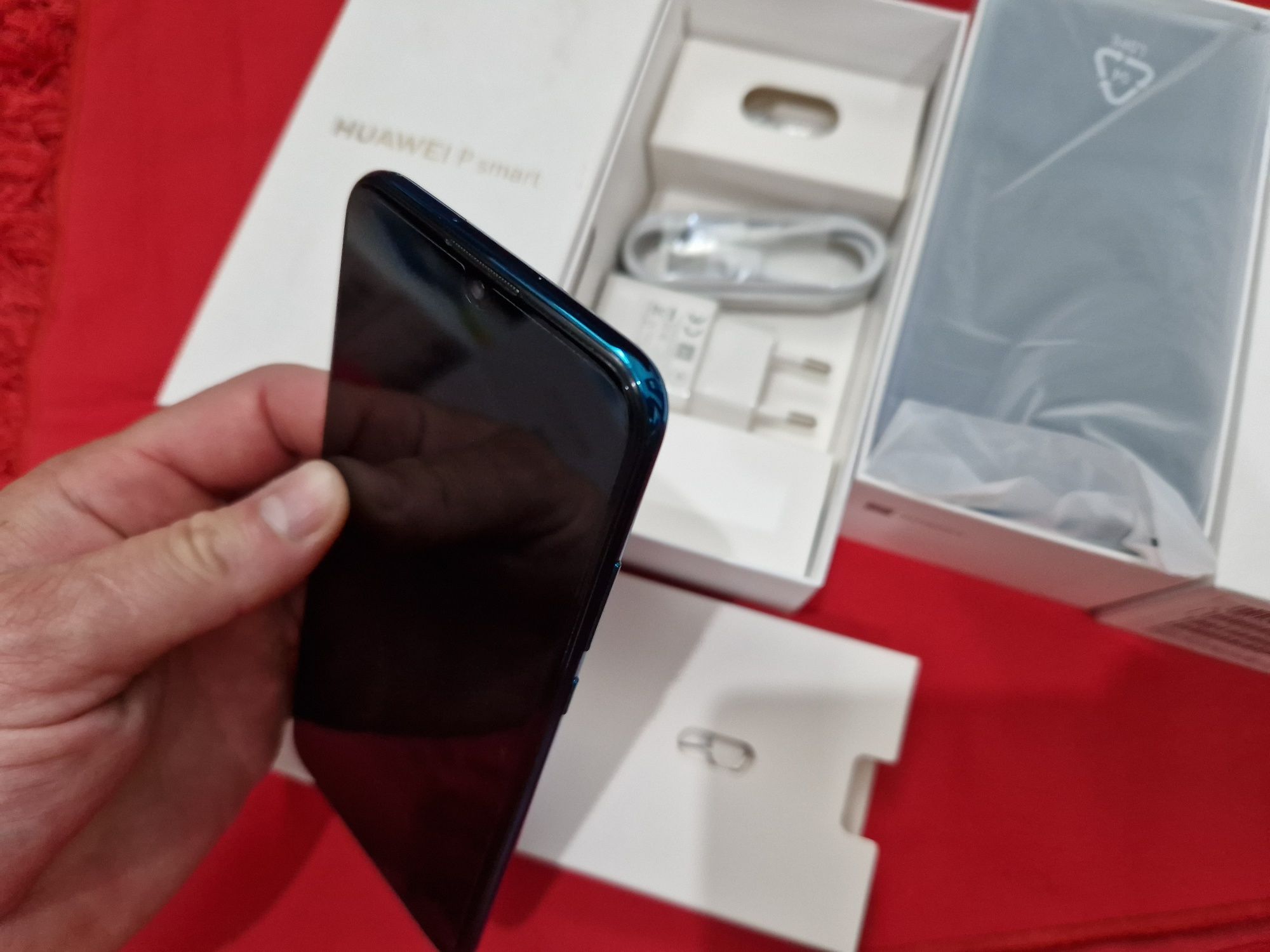 -Huawei P Smart 2019, Nou, Nefolosit, 64Gb, 4Ram, 0 cicluri incarcare,