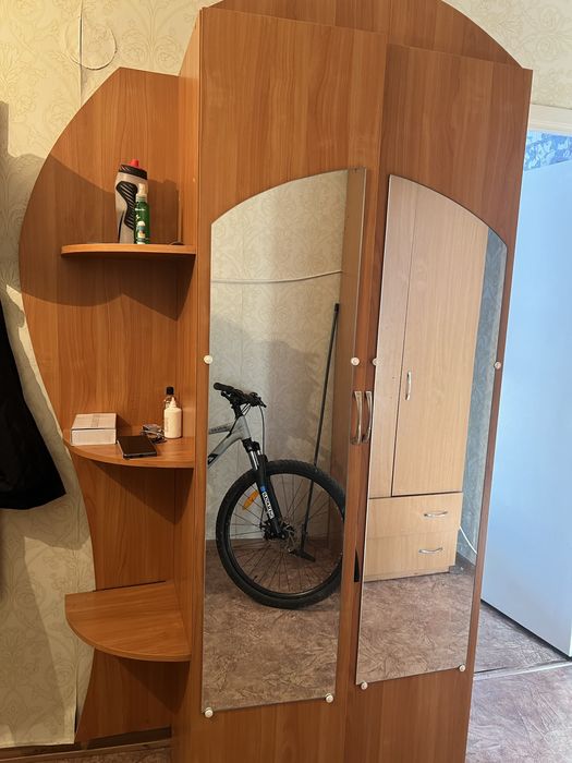 Продам прихожие шкафы