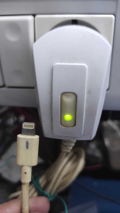 alimentator incarcator iphone 5v 1A