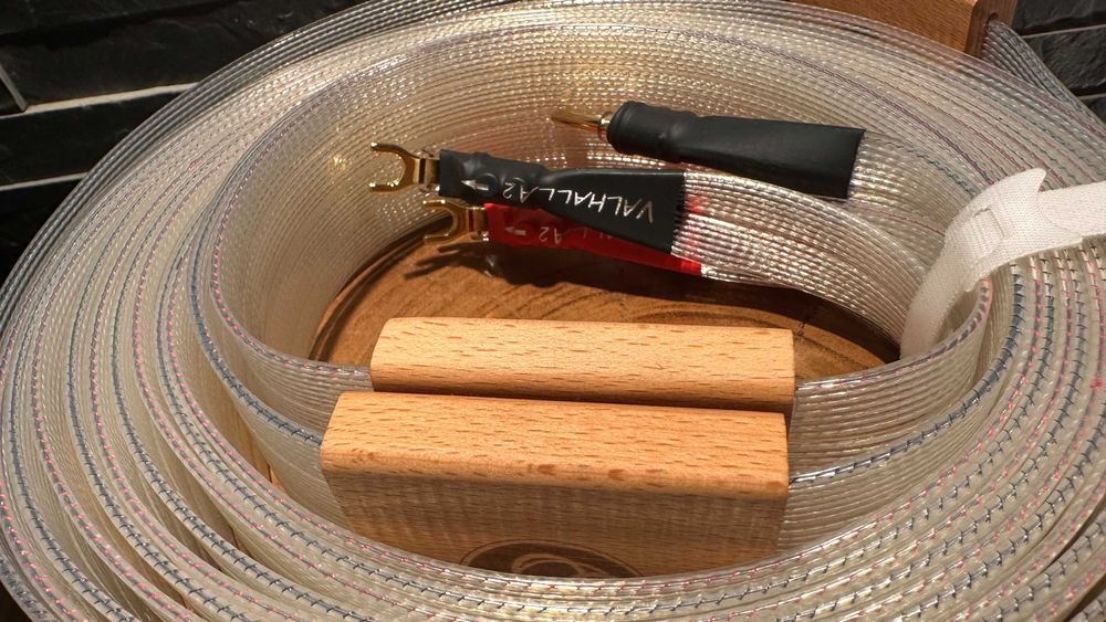 Cablu boxe tip Nordost Valhalla 2 – 2 x 4 m, banana–spadă