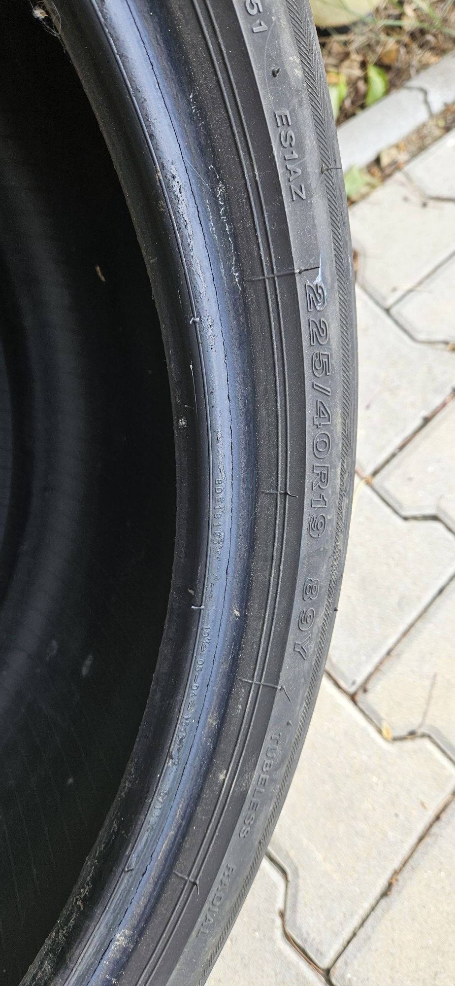 Vând 2 anvelope vară Bridgestone, 225 40 19 98Y.