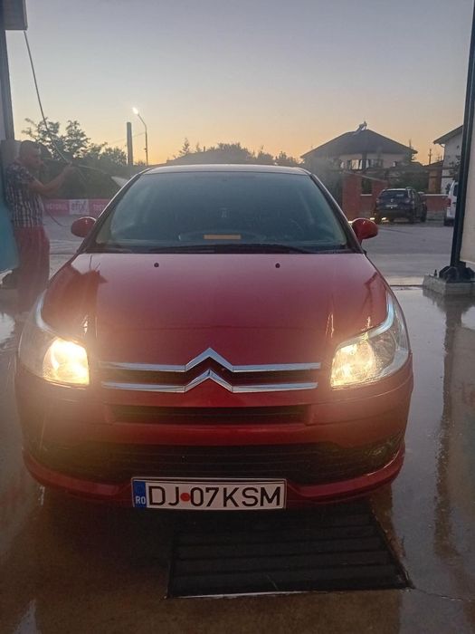 Citroen C4 in 2 usi