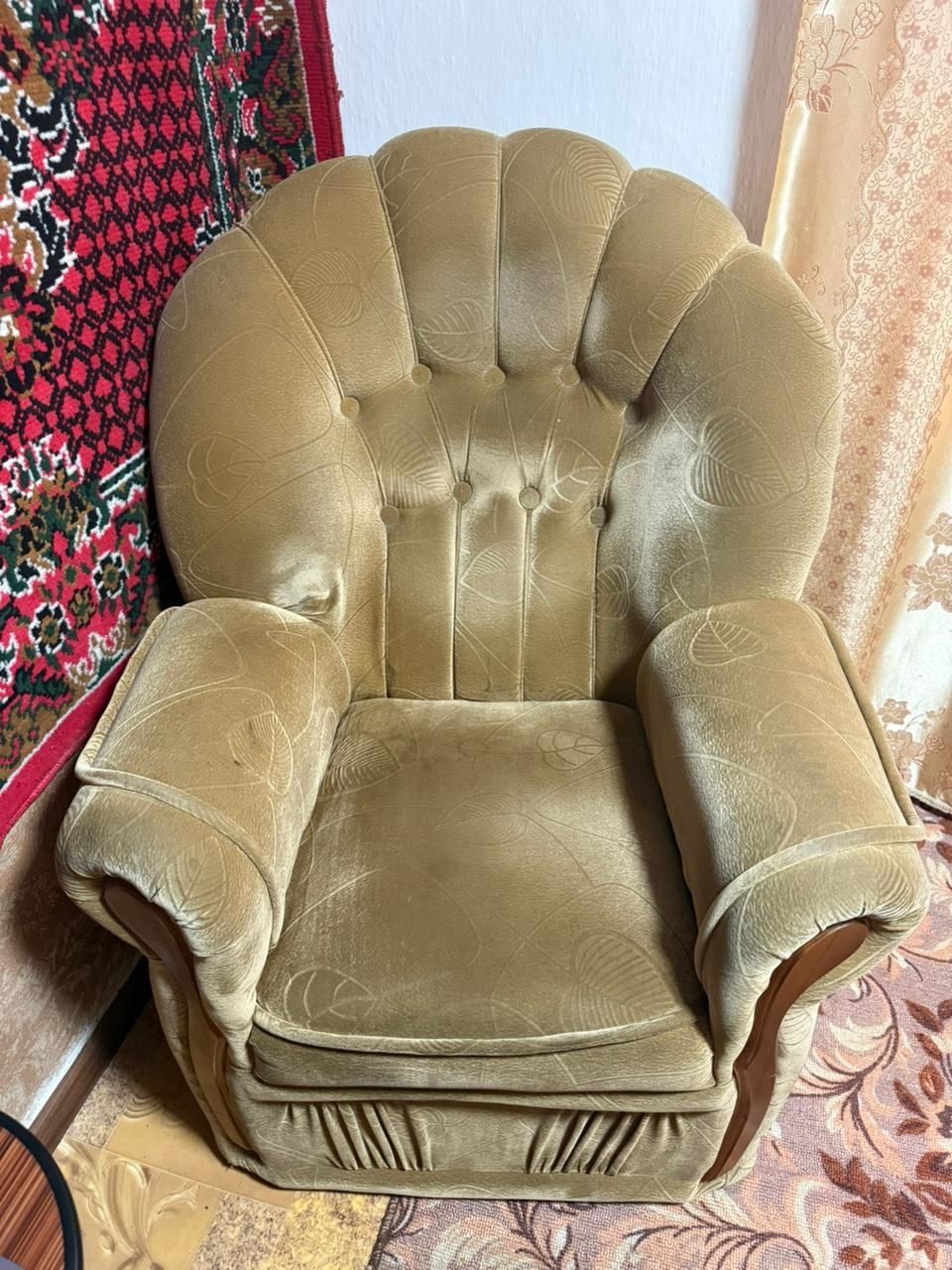Продам диван и кресла