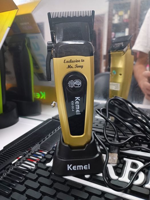 Професионална машинка за подстригване kemei 2035