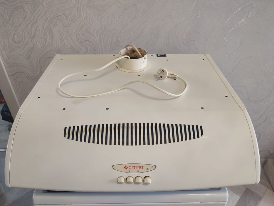 Продам кухонную вытяжку