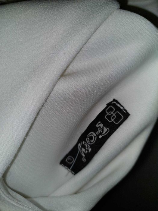 Rochie Fofy de cununie alba elegantă cu insertii de perle aurii sipene