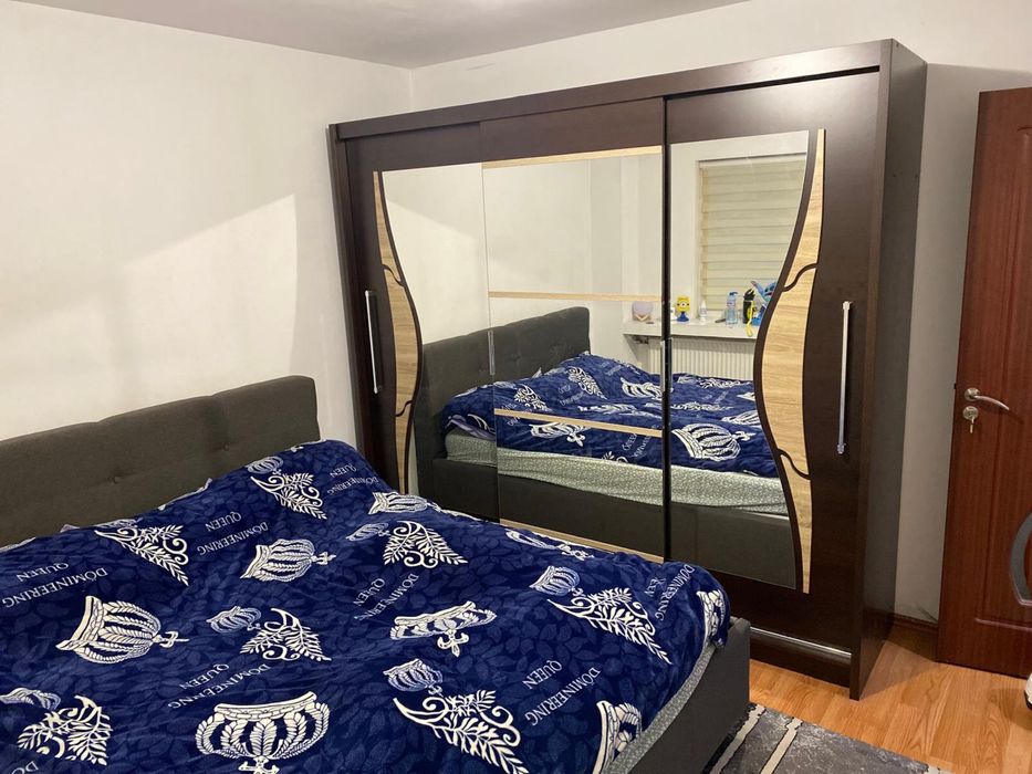 Vand apartament decomandat zona consul