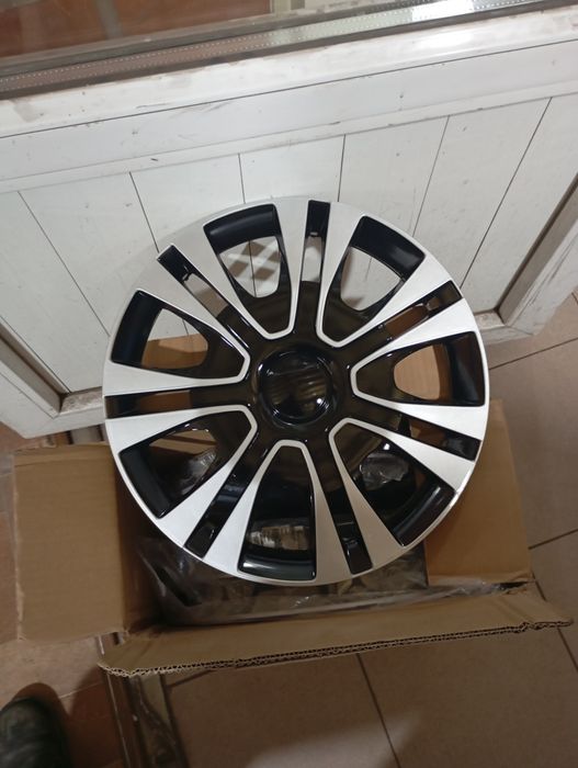 Продам колпаки новые